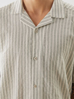 Regular Fit K?sa Kollu ?izgili Erkek G?mlek