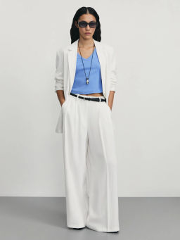 Укороченный топ в рубчик с V-образным вырезом / Zarina  фото 3