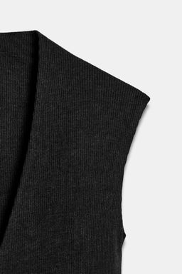 CAMISETA RIB ESCOTE PICO / Negro - Zara фото 6