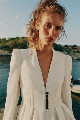 BLAZER ENTALLADA HOMBRERAS / Beige claro - Zara фото 5