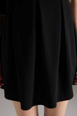 Trendyolmilla Siyah Ask?l? V Yaka Skater/Belden Oturmal? Peplum/Godeli Mini Orme Elbise TWOSS25EL00793  фото 3