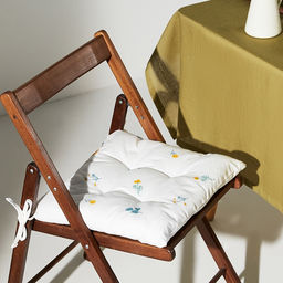 Подушка на стул Этель. Полевые цветочки, 42?42?7 см, белая