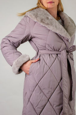 Стеганое пальто с меховой отделкой арт. 23153
