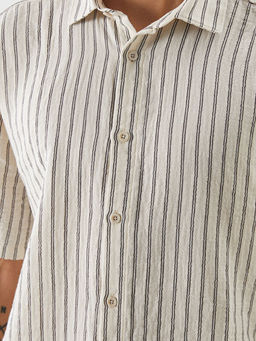 Regular Fit K?sa Kollu ?izgili Erkek G?mlek