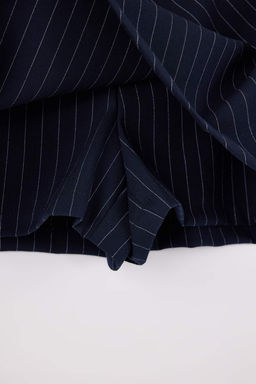 Lacivert Verev Cizgili Kemerli Mini Sort Etek Sort & Bermuda TWOSS26SR00018 - Trendyolmilla фото 2