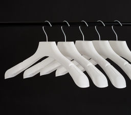 Вешалка пластиковая белая размер 52-54 (ФС 45/5) 5 шт - Магазин вешалок фото 2