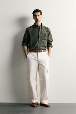 CAMISA REGULAR FIT ESTRUCTURA OXFORD / Verde oscuro