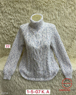 Свитер женский с высоким горлом