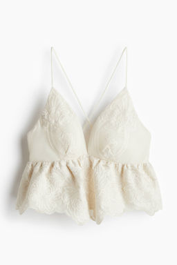 Top bordado con peplum