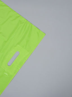 Цена за 50 шт. Пакет с вырубной усиленной ручкой ПВД 40х50 45 мкм Салатовый