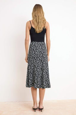 Siyah Bask?l? Buzgu Detayl? ve Volanl? Yuksek Bel Midi Esnek Orme Etek TWOSS21ET0029