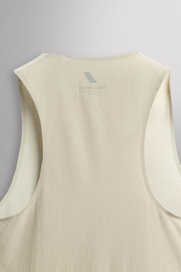 CAMISETA TANK LIGERA RUNNING / Verde gris