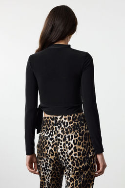 Siyah Dik Yaka Baglama Detayl? Fitted/Vucuda Oturan Esnek Orme Bluz TWOAW25BZ00273 - Trendyolmilla фото 5