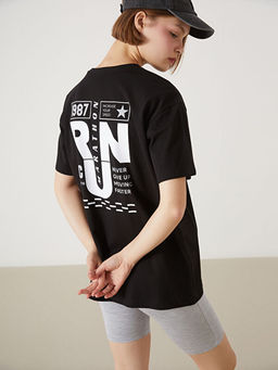 Bisiklet Yaka Bask?l? Oversize Kad?n Ti??rt