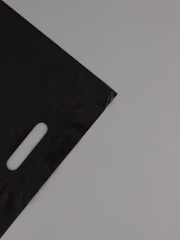 Цена за 50 шт. Пакет полиэтиленовый с вырубной ручкой, Чёрный 30×40 см, 60 мкм