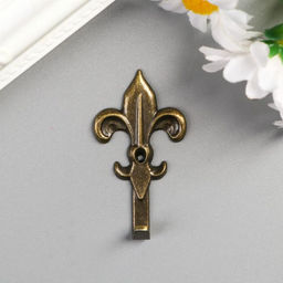 Цена за 8 шт. Крючок металл «Геральдическая лилия», бронза, 4.6×2.5×1 см