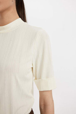 Футболка с короткими рукавами и полуводолазкой стандартного кроя в рубчик на бретельках - Defacto фото 4