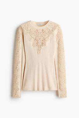 Top con detalles efecto crochet