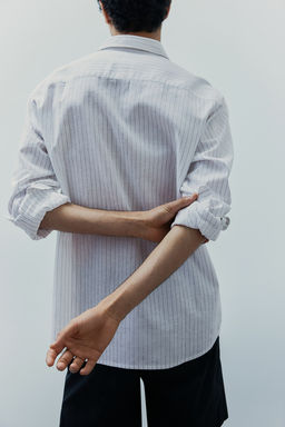 Camisa en mezcla de lino Regular Fit - H&m фото 4