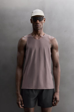 CAMISETA TANK LIGERA RUNNING / Morado