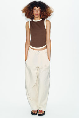 CAMISETA VIVOS CONTRASTE / Marr?n