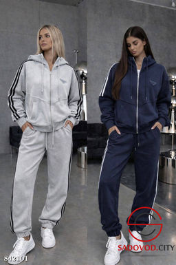 Спортивный женский костюм