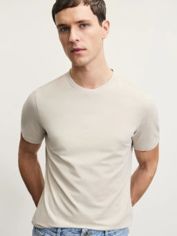 Базовая футболка slim fit / Zarina