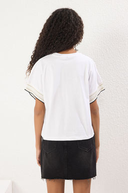 TRENDYOLMILLA Beyaz Triko Kol Aksesuar? Detayl? Relaxed/Rahat Kesim Orme T-Shirt TWOSS25TS00142  фото 4