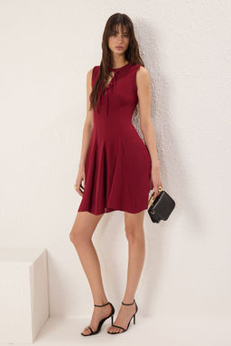 TRENDYOLMILLA Bordo Duz Etegi Belden Ac?lan Baglama Detayl? Mini Dokuma Elbise TWOSS25EL00747  фото 3