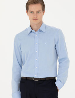 Голубая классическая рубашка приталенного кроя с длинным рукавом