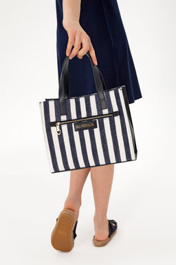 Kad_n Lacivert _anta Sepette S_rpriz _ndirim