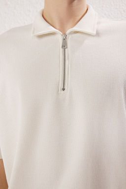 TRENDYOL MAN Ekru Oversize/Genis Kesim Dokulu Fermuarl? Polo Yaka T-shirt TMNSS25PO00006 - Trendyolmilla фото 4