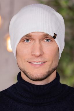 Шапка 
 3.9.2_белый_PR