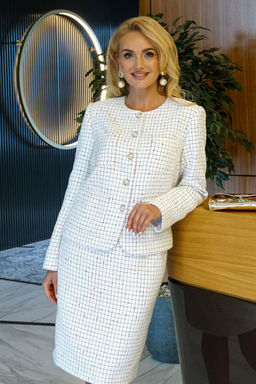 Костюм ALANI 2402-Р молоко с переплетением разноцветных нитей