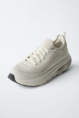 TRAINERS WITH SOLE DETAIL