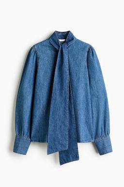 Blusa denim con fular decorativo