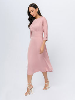 Платье пудрового цвета длины миди с расклешенной юбкой - 1001dress фото 3