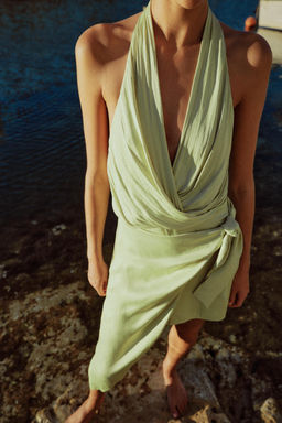 VESTIDO ASIM?TRICO SATINADO NUDO / Verde