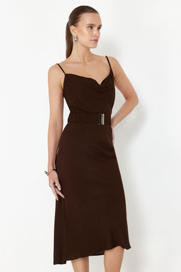 Kahverengi Kemerli Shift/Duz Kesim Degaje Yaka Midi Dokuma Elbise TWOSS21EL2394