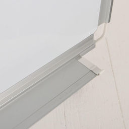 Флипчарт-магнитно-маркерная доска, регулируется по высоте, размер доски — 70×100 см