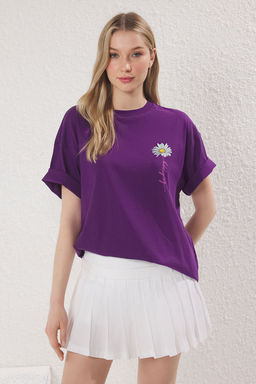 TRENDYOLMILLA Mor %100 Pamuk Oversize/Genis Kal?p Bask?l? Orme T-Shirt TWOSS25TS00147