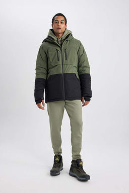 Водоотталкивающее водонепроницаемое пальто стандартной посадки с капюшоном DeFactoFit  фото 6