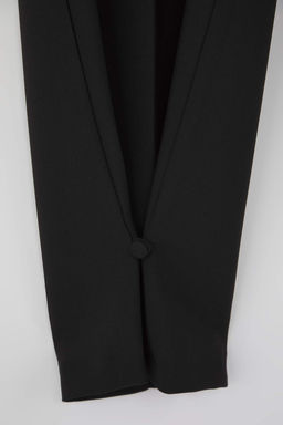 Siyah Paca Dugme Detayl? Wide Leg ve Havuc Olabilen Kumas Pantolon TWOAW26PL00032