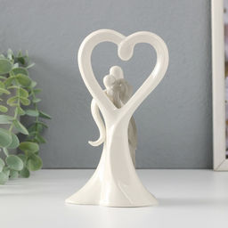 Фигурка керамика «Абстракция. Влюблённые, объятия у большого сердца», 8.5×7.4×16 см