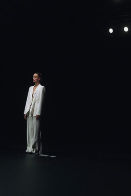 BLAZER CRUZADA HOMBRERAS ZW COLLECTION / Crudo