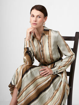 Платье из принтованной атласной ткани