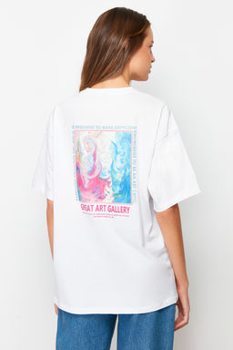 TRENDYOLMILLA Beyaz On ve S?rt Bask?l? Boyfriend/Genis Kal?p Orme T-Shirt TWOSS23TS00334  фото 6