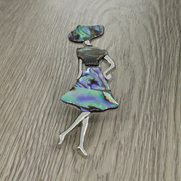 Брошь-подвеска "Леди" со вставкой из гелиотиса