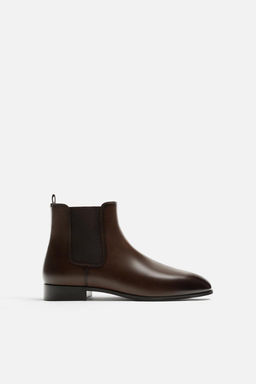 CHELSEA BOOTS WITH POINTED TOE