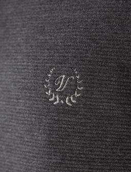 Лонгслив из мягкого фактурного трикотажа с плетеным воротником поло на пуговицах